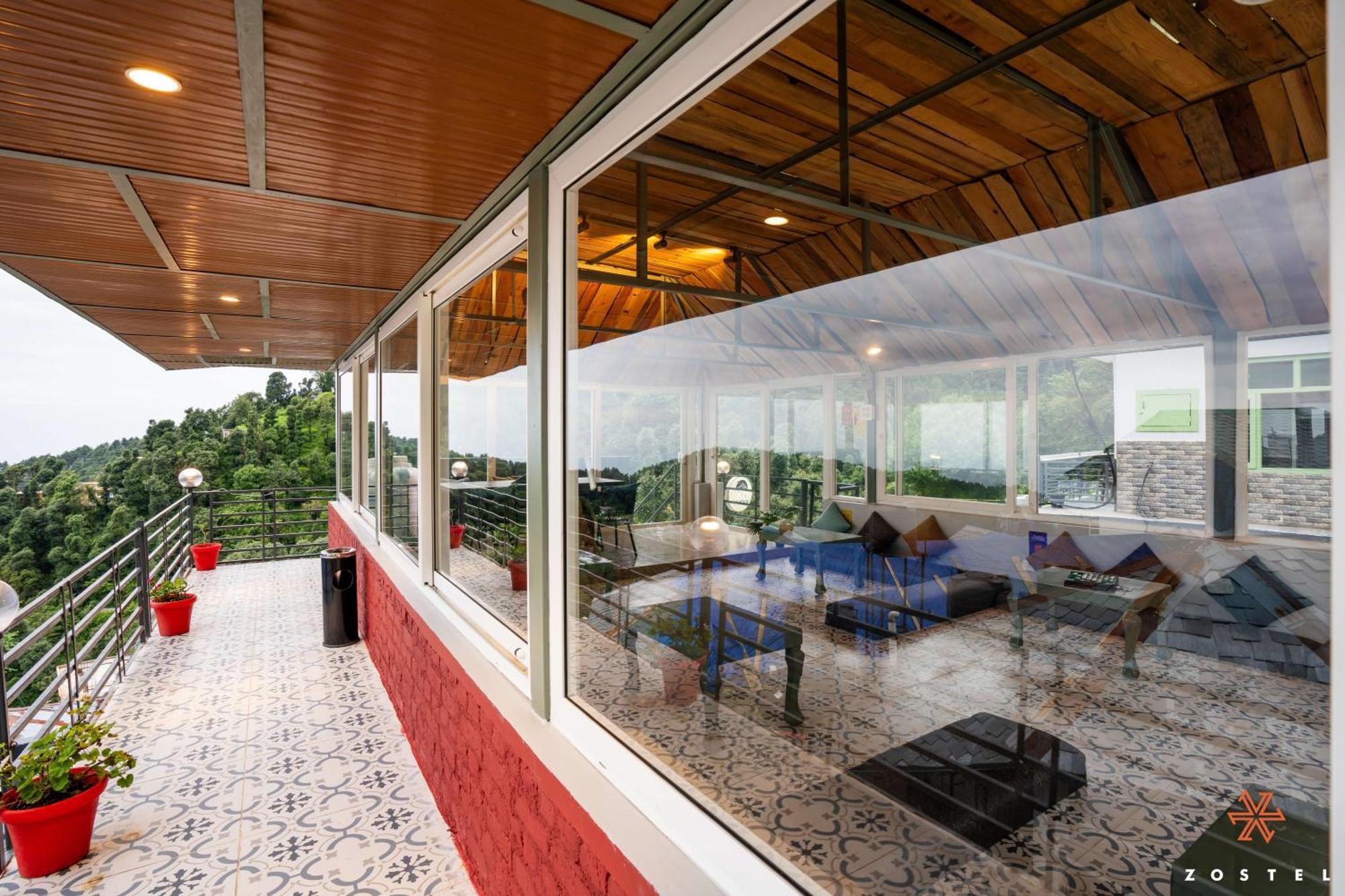 Zostel Dharamkot McLeod Ganj Exterior foto