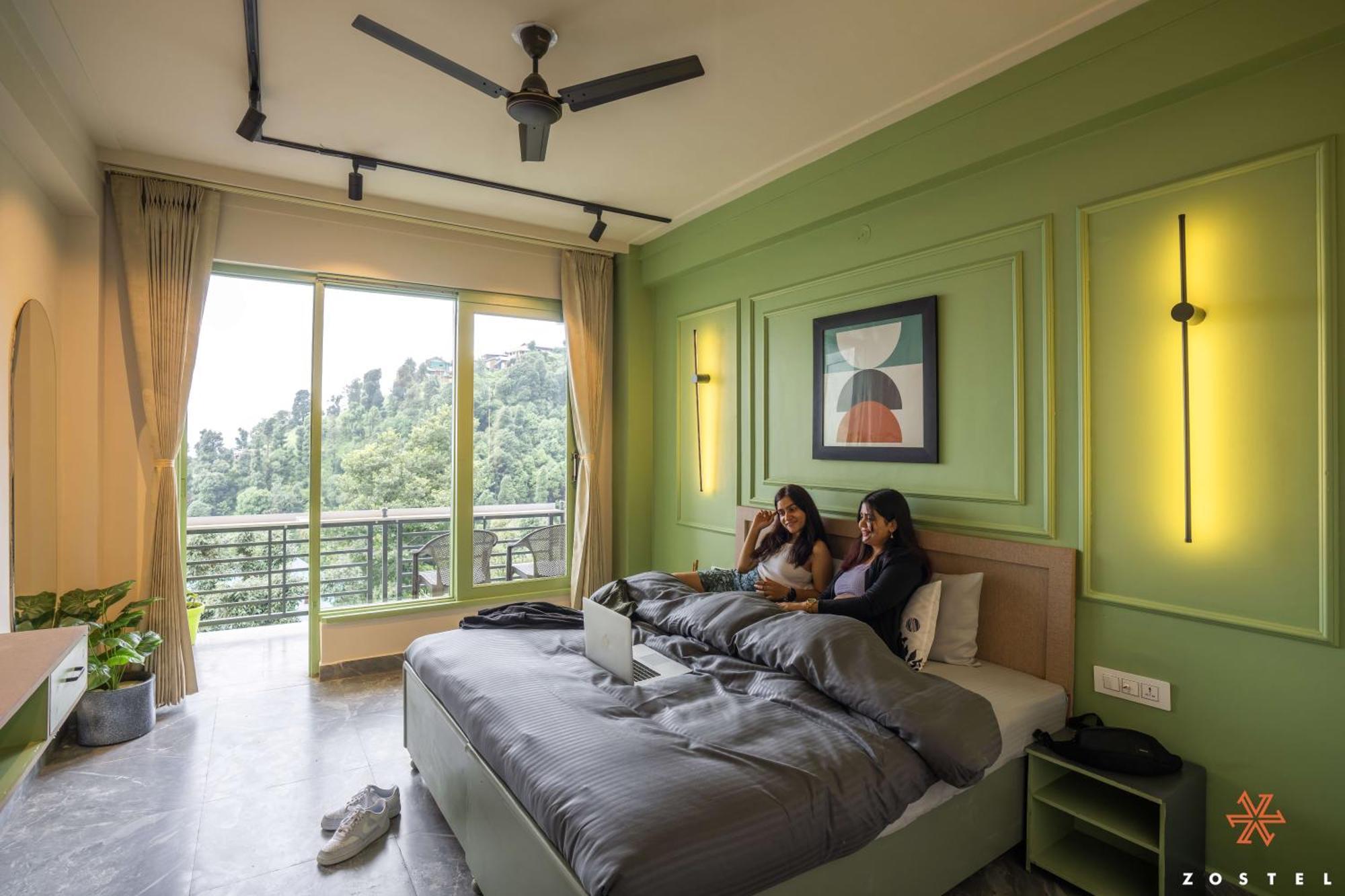 Zostel Dharamkot McLeod Ganj Exterior foto